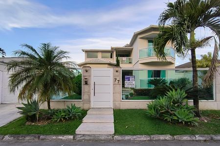 Casa de condomínio à venda com 485m², 4 quartos e 5 vagasFachada