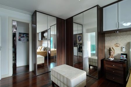 Casa de condomínio à venda com 485m², 4 quartos e 5 vagasQuarto 2 - Suíte