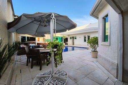 Casa de condomínio à venda com 485m², 4 quartos e 5 vagasPiscina