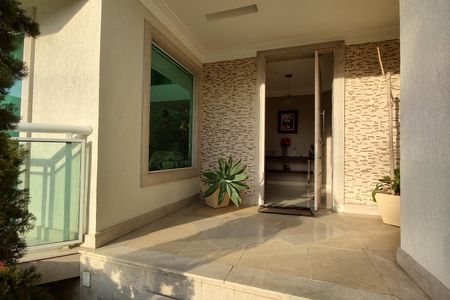 Casa de condomínio à venda com 485m², 4 quartos e 5 vagasVaranda da Sala