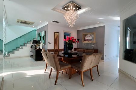 Casa de condomínio à venda com 485m², 4 quartos e 5 vagasSala de Jantar