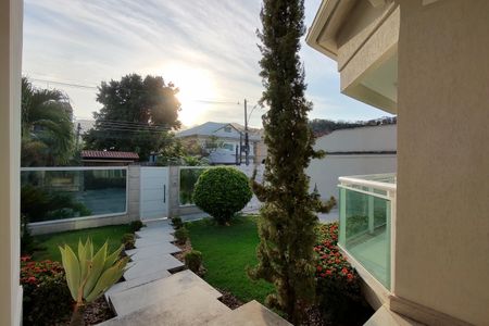 Casa de condomínio à venda com 485m², 4 quartos e 5 vagasQuintal