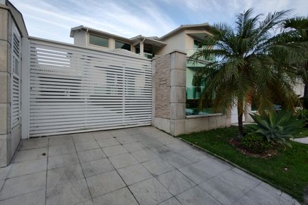 Casa de condomínio à venda com 485m², 4 quartos e 5 vagasFachada
