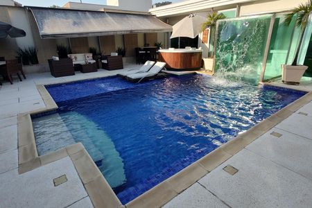 Casa de condomínio à venda com 485m², 4 quartos e 5 vagasPiscina