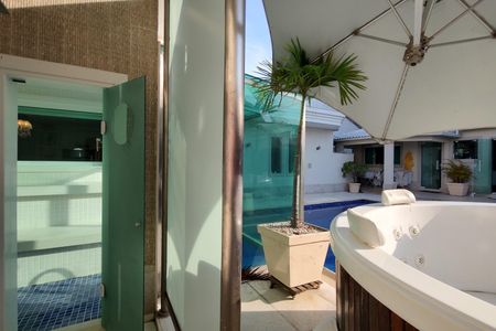 Casa de condomínio à venda com 485m², 4 quartos e 5 vagasSauna