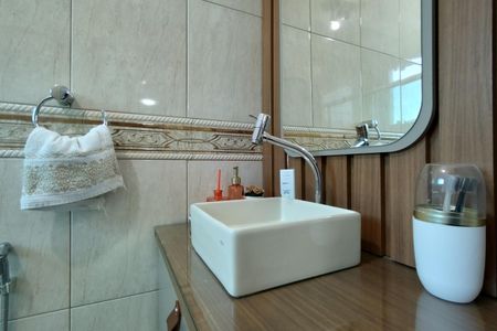 Casa de condomínio à venda com 485m², 4 quartos e 5 vagasBanheiro da Suíte 4