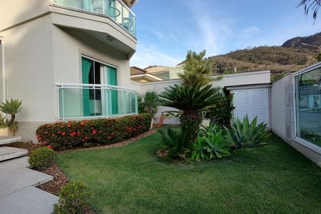 Casa de condomínio à venda com 485m², 4 quartos e 5 vagasFachada