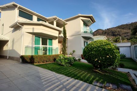 Casa de condomínio à venda com 485m², 4 quartos e 5 vagasFachada