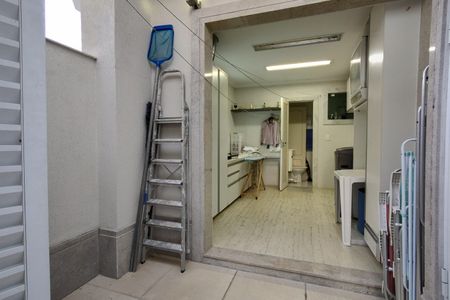 Casa de condomínio à venda com 485m², 4 quartos e 5 vagasÁrea de Serviço