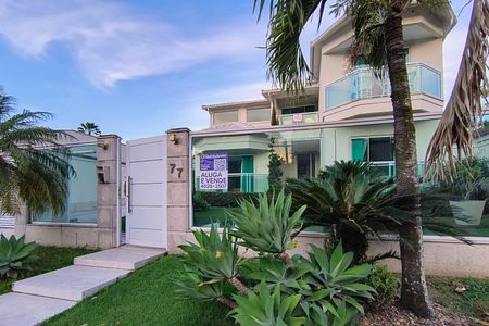 Casa de condomínio à venda com 485m², 4 quartos e 5 vagasFachada