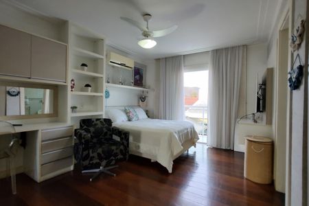 Casa de condomínio à venda com 485m², 4 quartos e 5 vagasCloset do quarto 4