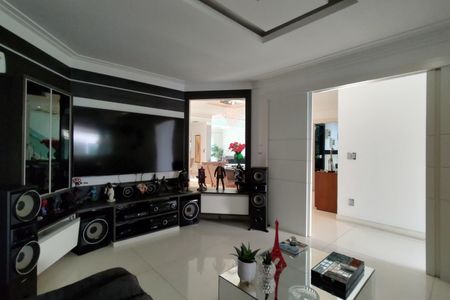 Casa de condomínio à venda com 485m², 4 quartos e 5 vagasSala de TV