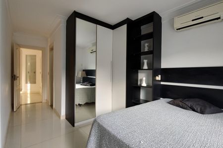 Casa de condomínio à venda com 485m², 4 quartos e 5 vagasQuarto 1 - Suíte 