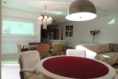 Casa de condomínio à venda com 485m², 4 quartos e 5 vagasEspaço Gourmet