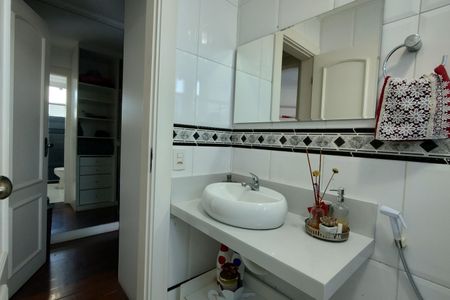 Casa de condomínio à venda com 485m², 4 quartos e 5 vagasBanheiro da Suíte 3