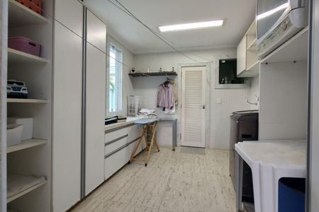 Casa de condomínio à venda com 485m², 4 quartos e 5 vagasÁrea de Serviço