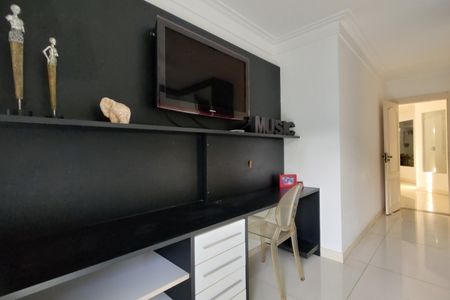 Casa de condomínio à venda com 485m², 4 quartos e 5 vagasQuarto 1 - Suíte 