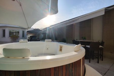 Casa de condomínio à venda com 485m², 4 quartos e 5 vagasPiscina