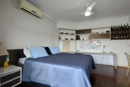 Casa de condomínio à venda com 485m², 4 quartos e 5 vagasQuarto 3 - Suíte