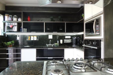 Casa de condomínio à venda com 485m², 4 quartos e 5 vagasCozinha - Armários