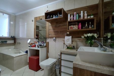 Casa de condomínio à venda com 485m², 4 quartos e 5 vagasBanheiro da Suíte 2