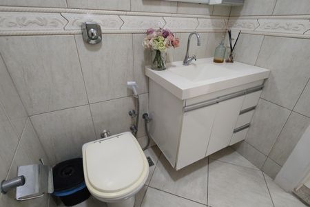 Casa de condomínio à venda com 485m², 4 quartos e 5 vagasBanheiro da Suíte 1