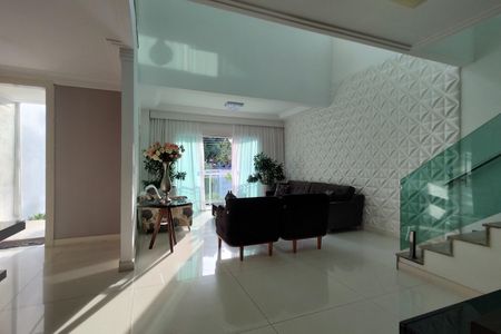 Casa de condomínio à venda com 485m², 4 quartos e 5 vagasSala