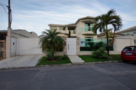 Casa de condomínio à venda com 485m², 4 quartos e 5 vagasFachada