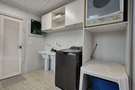 Casa de condomínio à venda com 485m², 4 quartos e 5 vagasÁrea de Serviço