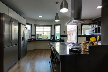 Casa de condomínio à venda com 485m², 4 quartos e 5 vagasCozinha - Armários