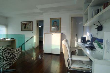 Casa de condomínio à venda com 485m², 4 quartos e 5 vagasHall social