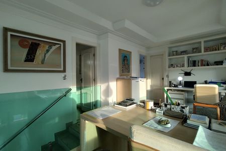 Casa de condomínio à venda com 485m², 4 quartos e 5 vagasHall social