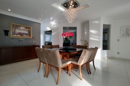 Casa de condomínio à venda com 485m², 4 quartos e 5 vagasSala de Jantar