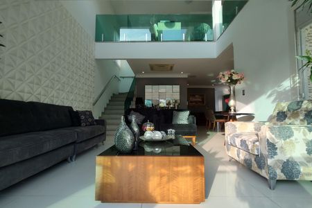 Casa de condomínio à venda com 485m², 4 quartos e 5 vagasSala