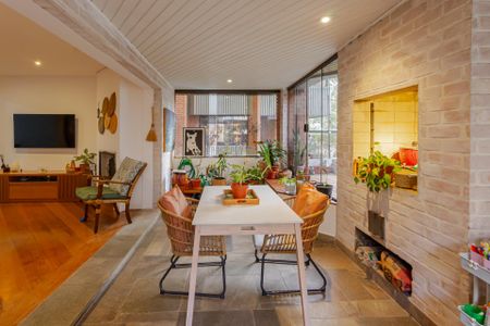 Apartamento à venda com 212m², 4 quartos e 3 vagas Apartamento à venda com 212m², 4 quartos e 3 vagasSala