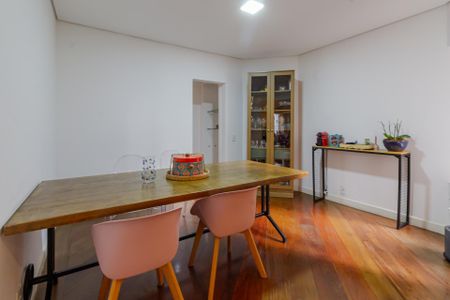 Apartamento à venda com 212m², 4 quartos e 3 vagas Apartamento à venda com 212m², 4 quartos e 3 vagasSala de Jantar