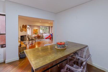 Apartamento à venda com 212m², 4 quartos e 3 vagas Apartamento à venda com 212m², 4 quartos e 3 vagasSala de Jantar