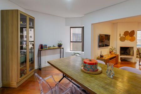 Apartamento à venda com 212m², 4 quartos e 3 vagas Apartamento à venda com 212m², 4 quartos e 3 vagasSala de Jantar
