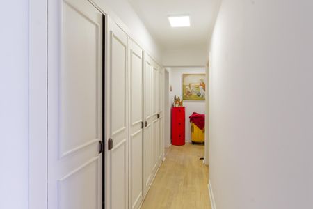 Apartamento à venda com 212m², 4 quartos e 3 vagas Apartamento à venda com 212m², 4 quartos e 3 vagasSuíte 1