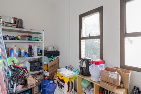 Apartamento à venda com 212m², 4 quartos e 3 vagas Apartamento à venda com 212m², 4 quartos e 3 vagasQuarto de Serviço