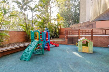 Apartamento à venda com 212m², 4 quartos e 3 vagas Apartamento à venda com 212m², 4 quartos e 3 vagasPlayground