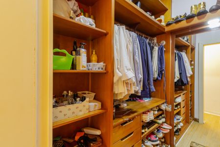 Apartamento à venda com 212m², 4 quartos e 3 vagas Apartamento à venda com 212m², 4 quartos e 3 vagasCloset da suíte 3