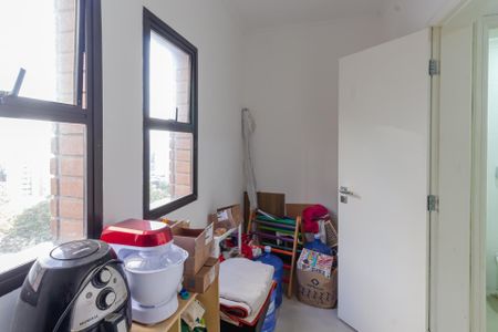 Apartamento à venda com 212m², 4 quartos e 3 vagas Apartamento à venda com 212m², 4 quartos e 3 vagasQuarto de Serviço