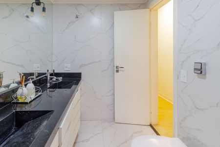 Apartamento à venda com 212m², 4 quartos e 3 vagas Apartamento à venda com 212m², 4 quartos e 3 vagasBanheiro da Suíte 3
