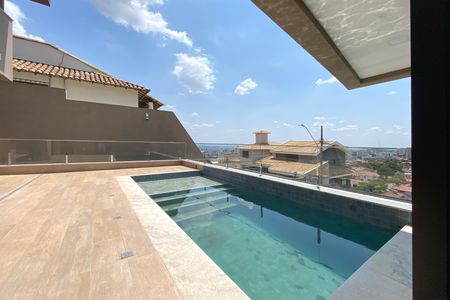 Casa à venda com 420m², 5 quartos e 7 vagas Casa à venda com 420m², 5 quartos e 7 vagasPiscina