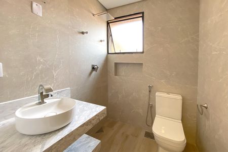 Casa à venda com 420m², 5 quartos e 7 vagas Casa à venda com 420m², 5 quartos e 7 vagasBanheiro da Suíte 3