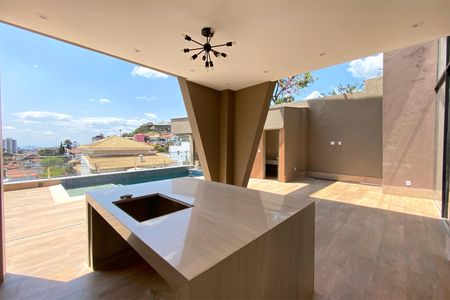 Casa à venda com 420m², 5 quartos e 7 vagas Casa à venda com 420m², 5 quartos e 7 vagasEspaço Gourmet