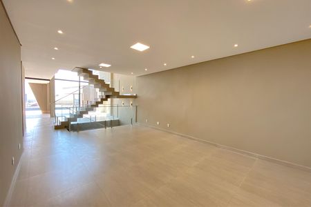 Casa à venda com 420m², 5 quartos e 7 vagas Casa à venda com 420m², 5 quartos e 7 vagasSala