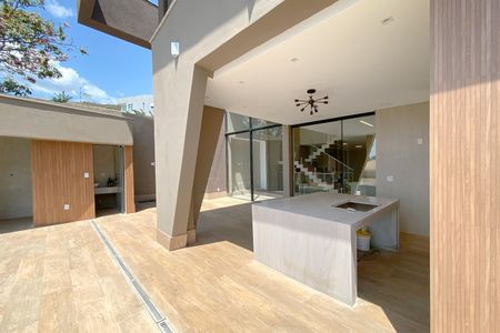 Casa à venda com 420m², 5 quartos e 7 vagas Casa à venda com 420m², 5 quartos e 7 vagasEspaço Gourmet