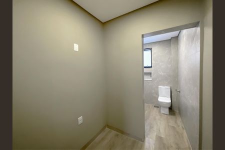 Casa à venda com 420m², 5 quartos e 7 vagas Casa à venda com 420m², 5 quartos e 7 vagasCloset da Suíte 4
